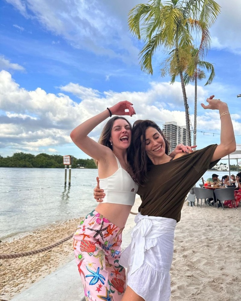 melis sezen ile cansu dere nin miami paylasimlari begeni topladi